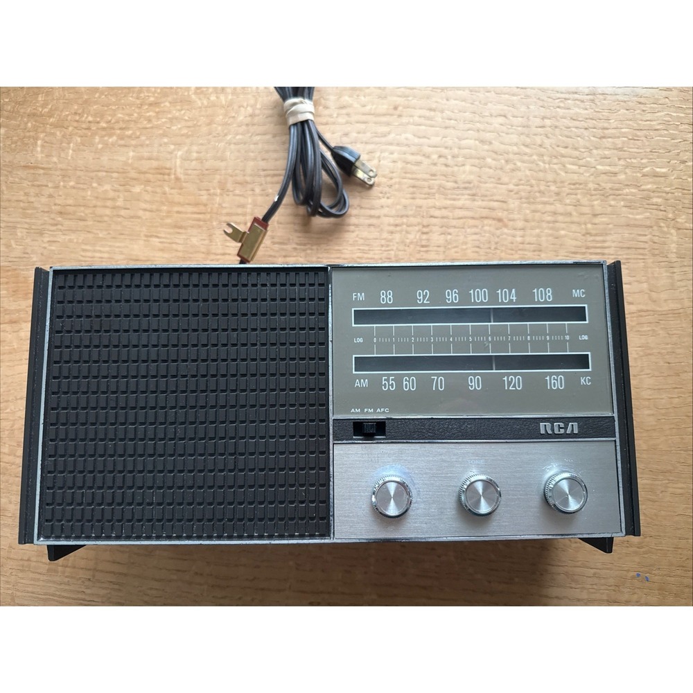 Vintage RCA AM/FM Radio Model RZC 243W Mid Century Modern MCM - Works